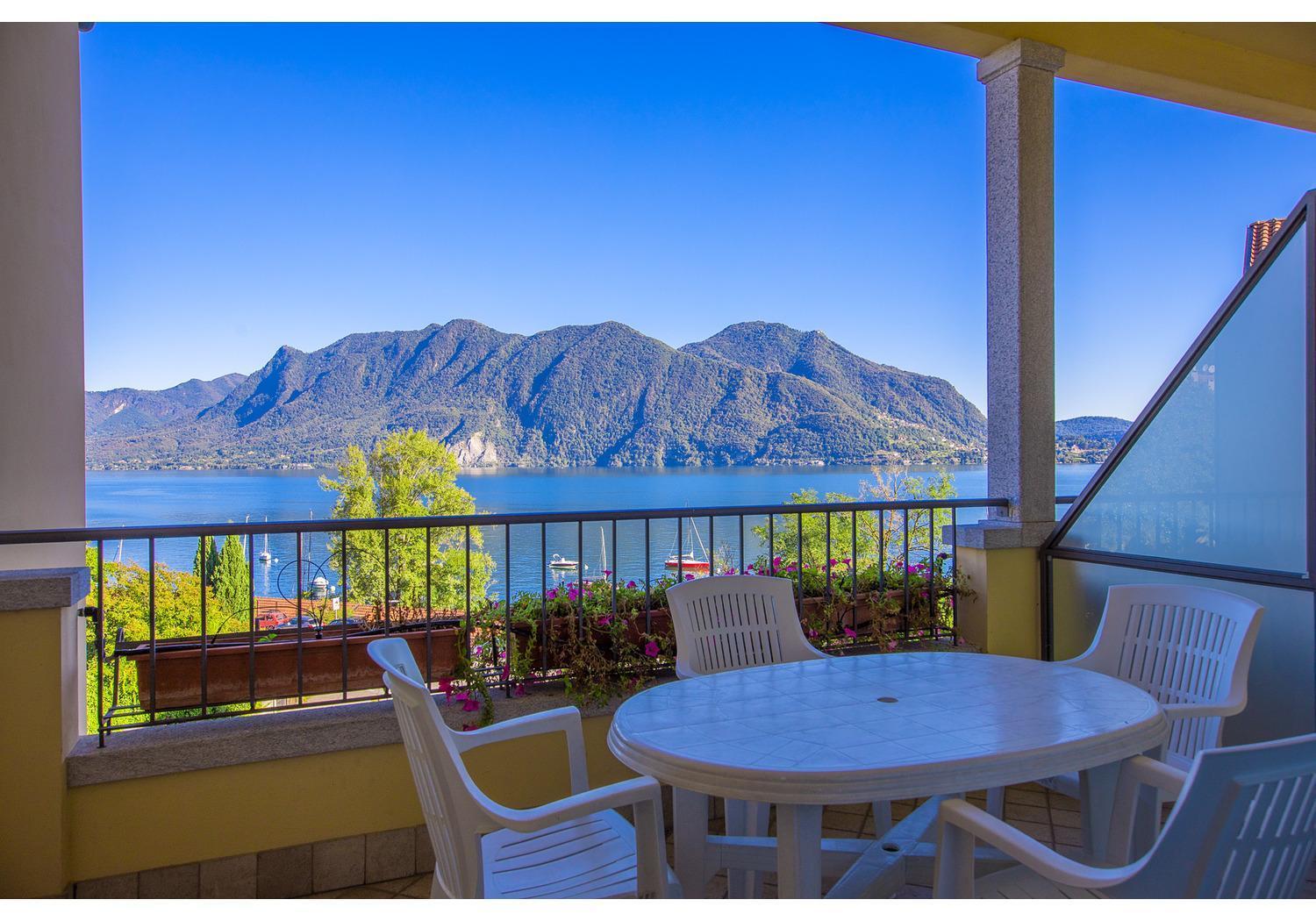 Hotel Residence Zust Verbania Oda fotoğraf